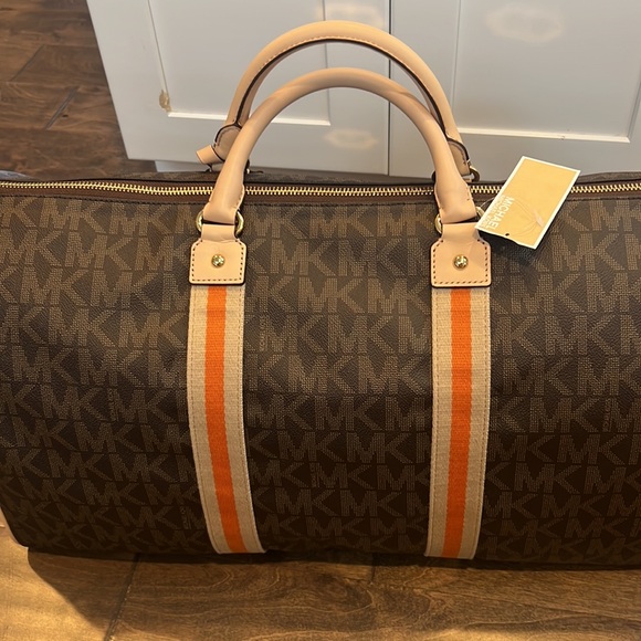 Brand new with tags Michael Kors duffel bag - Picture 4 of 8